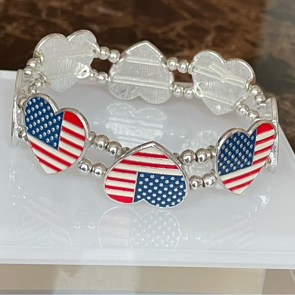 Vintage Unbranded Flag Heart Stretch Bracelet